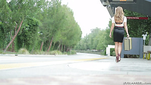 American Beautiful Hottie Carter Cruise Lures Dude In Bar To Be Analfucked