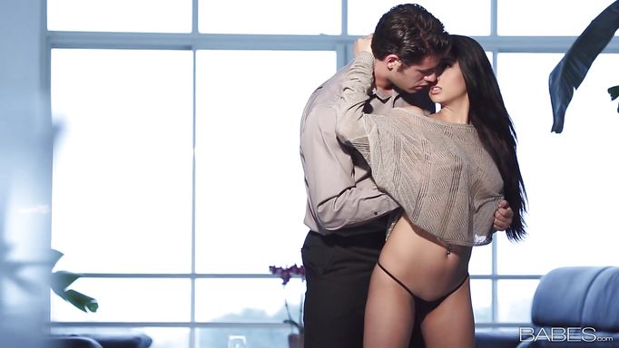 Perfect Babe Kneels For Cock