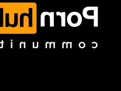 Uma Jovem Brasileira Divertindo Se Com Um Grande Fake Penis