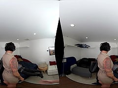 Brunette MILF Vesoli Shows Off Her Professional Riding Skills