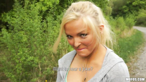 Desirable Blondie Had Sex In The Park