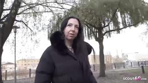 German Scout Mom Sara Deluxe Cast