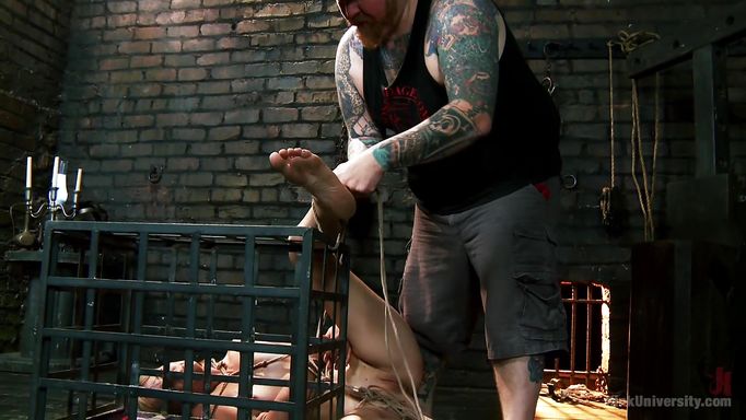 Dungeon Cage @ Asymmetric Bondage