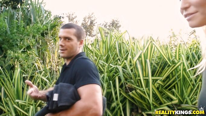 Unexpected Outdoor Fucking!