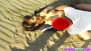 Hardcore Hookup On The Beach