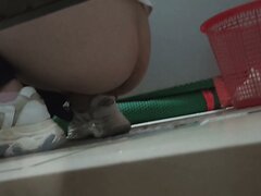 Chinese College Gril Poop In Toilet   Video 12