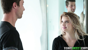 Fablous Blonde Hot Babe Sucking A Huge Dick In The Kitchen