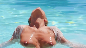 Public Interracial Shag Of Ebony And Her New Friend