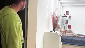 Thick Arab Cougar Takes Strong European Cock In Intense Amateur Scenes