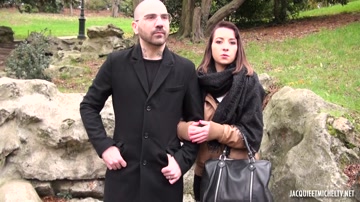 Julie, 21 Ans, Ramène Son Mari Pour Un Gangbang