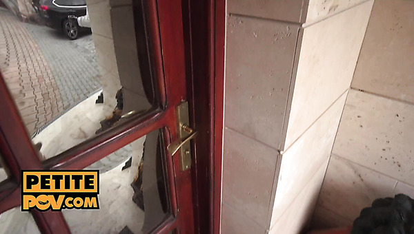 Petite Blonde Zazie Skymm Came To Meet A New Neighbor And Offer Him Quickie Anal Fuck