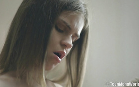 Anna Taylor Let Her BF To Fuck And Creampie Her Tight Asshole