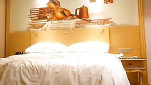 Chinese Office Lady Has A Sex Date With A Stranger.