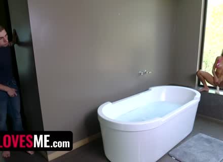 Ebony Scarlit Scandal Shags With Stepbro In Bathroom