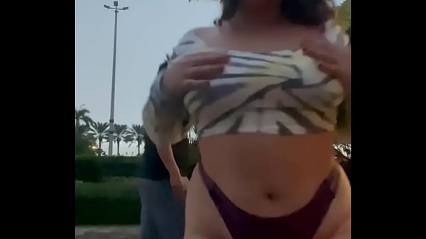 La Paisa Sucks Dick In Public Park