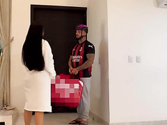 Fit Latina Babe Tries To Fit The Hard Cock Of The New Delivery Guy.