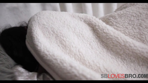 Cheating On Gf While She Sleeps With Sis!.